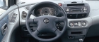 2000 Nissan Almera Tino (interior)